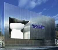 Die Pr�sentation des Buches  fand stilecht im wohl gr��ten Klo der Welt im Duravit Desgin Center in Hornberg statt