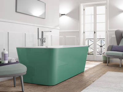 Ungewöhnlich elegant: Der Pantone-Farbton „Greenery“ bringt luxuriöse Frische ins Bad und steht der freistehenden Squaro Edge 12 ausnehmend gut