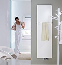 Der neue Bad-Heizk�rper Zehnder Fina mit durchg�ngig glatter Front, die besonders angenehme Strahlungsw�rme erzeugt