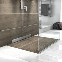 Bei Mepa hält sich der Abfluss bewusst im Hintergrund und rückt vor die Wand. Die Abdeckplatte glänzt in Edelstahl