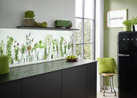 Eine neue Küchenoptik? Kein Problem mit der hochwertigen und pflegeleichten Glasrückwand Switchy von Lechner