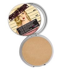 The Balm "Mary-Lou Manizer" zaubert Highlights mit unendlicher Brillanz. The Balm "Mary-Lou Manizer" zaubert Highlights mit unendlicher Brillanz.