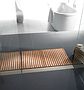 Die bodenebene Duschrinne ACO ShowerDrain mit Holzrost