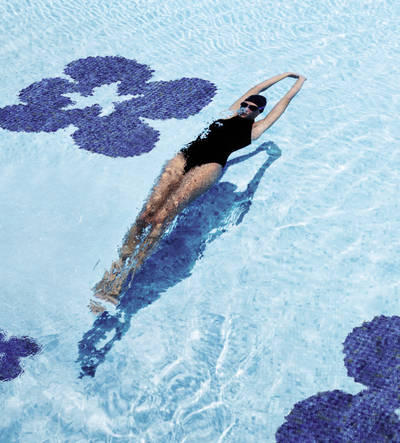 Wasserreinigung durch Ultraschalltechnik - auch für hochwertige Schwimmbecken mit Glasmosaik eine feine Sache (Foto Bisazza)