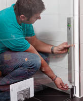 Für ein dauerhft sicheres Duschvergnügen wird die Duschkabine vom SHK-Fachmann perfekt installiert