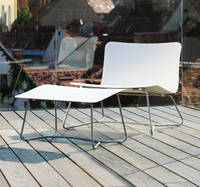 Mit Leichtigkeit bietet der Viteo Slim Lounge Chair ausgezeichneten Sitzkomfort