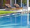 Living-Pool: Optisch ein klassischer Pool, funktioniert wie ein biologischer Schwimmteich