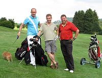 Mit von der Partie, von links: Sonja Zietlows Ehemann Jens Oliver Haas,  Andreas Deimann vom Wellnesshotel Deimann in Schmallenberg und Jochen Behle