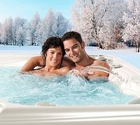 Massage im wohlig warmen Wasser - ein Outdoor-Whirlpool von HotSpring machts möglich Massage im wohlig warmen Wasser - ein Outdoor-Whirlpool von HotSpring machts möglich