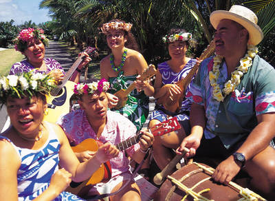 Feiern, singen und tanzen: Auf den Cook Islands gibt es fast jeden Tag Grund dazu