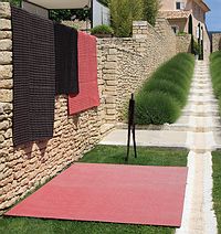 Den "Gartenteppich" Kettal Rugs gibt es in vier Farben Den "Gartenteppich" Kettal Rugs gibt es in vier Farben