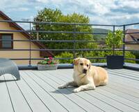 Twinson Terrassendielen bestehen aus einem äußerst hochwertigen und patentierten WPC-Werkstoff, „wood plastic composite“, einem wasserabweisendem Verbundmaterial aus Holz und Kunststoff