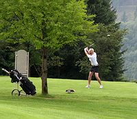 Sonja Zietlow beim Abschlag f�r den guten Zweck beim ersten Charity Golfturnier von Wellness Hotels