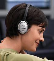 Die Headphones reduzieren unerwünschten Lärm für wohltuende Stille oder störungsfreien Spitzenklang