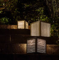 Die Serie Lucem one vereint mit ihren Leuchtkuben besondere Ästhetik mit Funktionalität, beispielsweise als Wegweiser, Sitzmöbel oder Beistelltisch