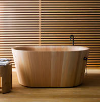 Die Badewanne Ofurò ist aus edlem Lärchenholz gefertigt