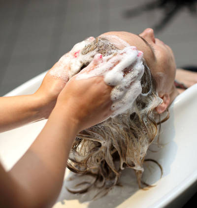 Feuchtigkeitsspendende Shampoos helfen müden Haaren auf die Sprünge