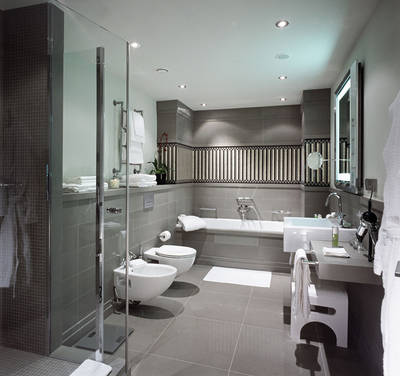 Das geradlinige Design überzeugt auch in der Gestaltung der Badezimmer
