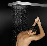 Neu im Programm ist eine rechteckige Regendusche