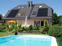 Die solare Pool-Heizung „solar-rapid®“ von ROOS erwärmt das Wasser umweltfreundlich ohne Strom, Öl oder Gas Die solare Pool-Heizung „solar-rapid®“ von ROOS erwärmt das Wasser umweltfreundlich ohne Strom, Öl oder Gas