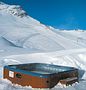Auf der Zugspitze l�dt ein Whirlpool von HotSpring zum Wellnessbad
