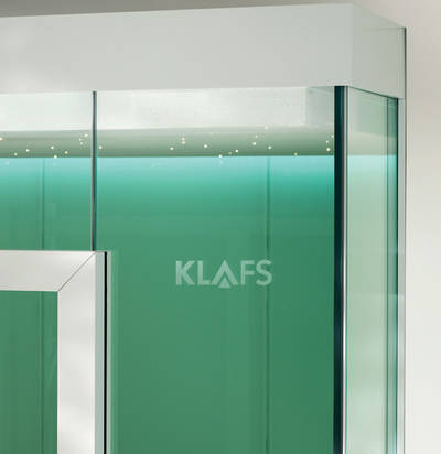 Klafs D12 bietet bestmögliche Sicherheit, etwa durch den raffinierten Kantenschutz der Glasecken