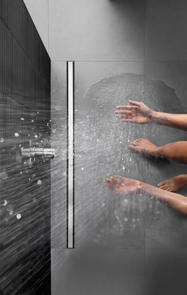Geberit CleanLine ist passgenau für jede Dusche. Der integrierte Kammeinsatz lässt sich mit nur einem Handgriff entfernen und mühelos reinigen