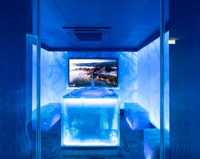 Die Ice Lounge bietet mit ihrem Eisbrunnen Stalagmit und der unverwechselbaren Eisoptik ein einzigartiges, naturverbundenes Flair