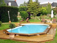 Naturnahes Schwimmvergn�gen im eigenen Pool ganz aus Holz