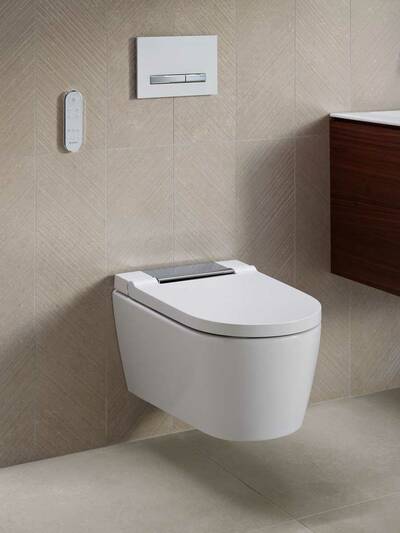 Erfreuen sich immer größerer Beliebtheit: Dusch-WCs wie das Geberit AquaClean sorgen für mehr Hygiene und Komfort und fügen sich dank ihres schlichten Designs in jedes Bad ein (Foto: Geberit)