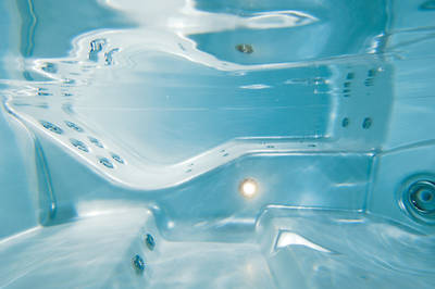 Die Riviera Whirlpools bieten viel Raum ohne störende, enge Sitzschalen