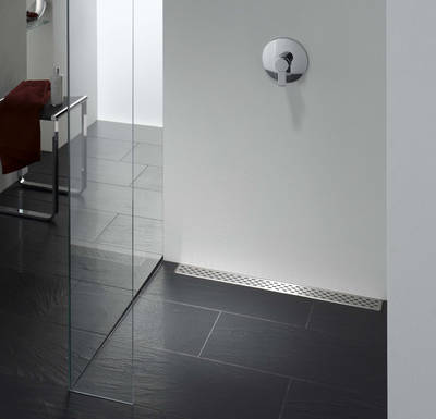 Das Desingrost Poresta® Limit S wird einfach auf das Duschrinnenboard aufgesetzt