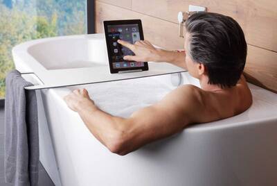 Die nicht sichtbaren Lautsprecher verwandeln Badewanne, Dampfbad, Spiegel oder Infrarotprodukt in wahre Klangwunder
