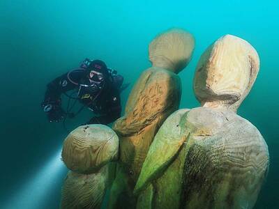 Im Attersee gbit es viel zu entdecken, von Pfahlbaumenschen unter Wasser