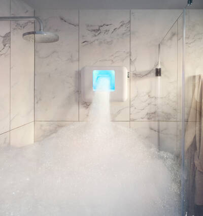 ESPURO CloudSPA lässt binnen Sekunden in der Dusche oder in der Badewanne zarte Schaumwolken entstehen