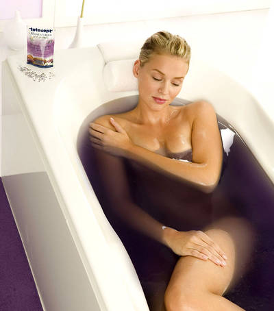 Die feinen Badeperlen duften, glitzern und verwöhnen die Haut