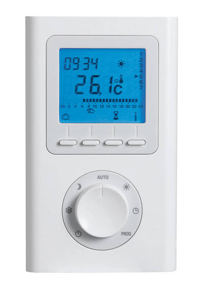 Die moderne Funksteuerung der elektrischen Zehnder Fina-Version ermöglicht die frei wählbare Platzierung des Steuergeräts im Raum