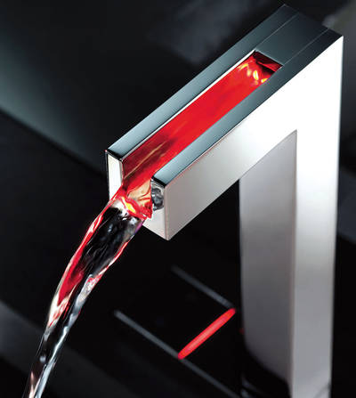 Hansacanyon: LED-Technik beleuchtet den Wasserstrahl bis auf den Grund des Waschbeckens