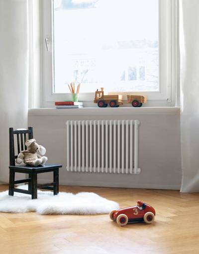 Im Elektrobetrieb ist Zehnder Charleston in sechs verschiedenen Baulängen zur Wandmontage und als Modell mit Standkonsolen erhältlich