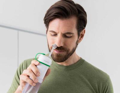Für eine schnelle, medikamentenfreie und komfortable Hilfe in der Erkältungszeit sorgt die neue elektrische Nasendusche NI 200 mit wieder aufladbarem Akku von medisana