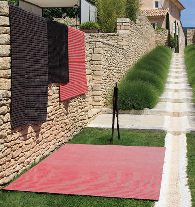 Den "Gartenteppich" Kettal Rugs gibt es in vier Farben