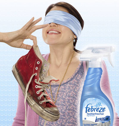 Auch die Turnschuhe duften mit Febreze angenehm
