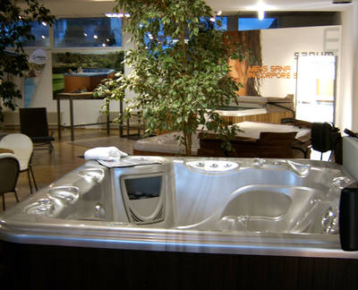 Das Probebaden im neuen Showroom ist ausdrücklich erwünscht