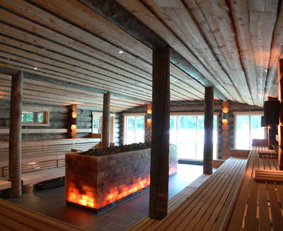 Saunaanlage von Baum’s Holzteam im Miramar in Weinheim mit gasbeheiztem Ofen und Wäremerückgewinnung