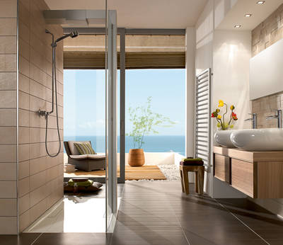 Squaro: Tolle Raumästhetik durch superflache Duschwannen und extravagante Walk-In-Duschabtrennungen