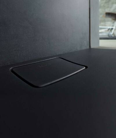 DuraSolid Q für Duschwannen erlaubt sehr präzise Formen. Die matte Oberfläche wirkt fast wie Naturstein