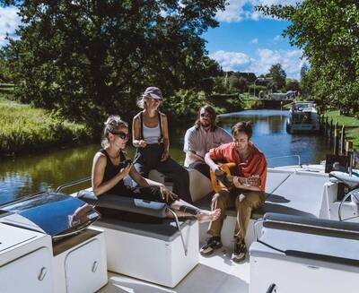 Kat Koan im Hausboot-Retreat (c) Patrick Tichy
