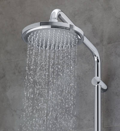Sie macht einen wunderbar weichen Strahl: Die Grohe Tempesta-Kopfbrause sorgt für einen warmen Sommerregen