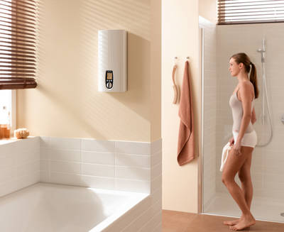 Elektronische Durchlauferhitzer wie der DHE SL electronic comfort von Stiebel Eltron sorgen genau dann für heißes Wasser, wenn es gebraucht wird – gradgenau