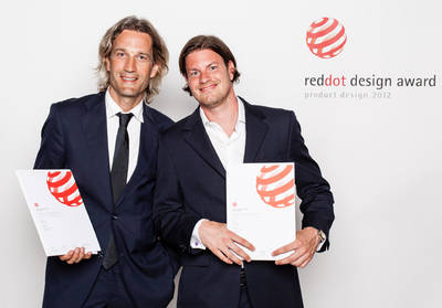 Wolfgang Pichler und Paul Fraissler bei der Übergabe der Red Dot Urkunde